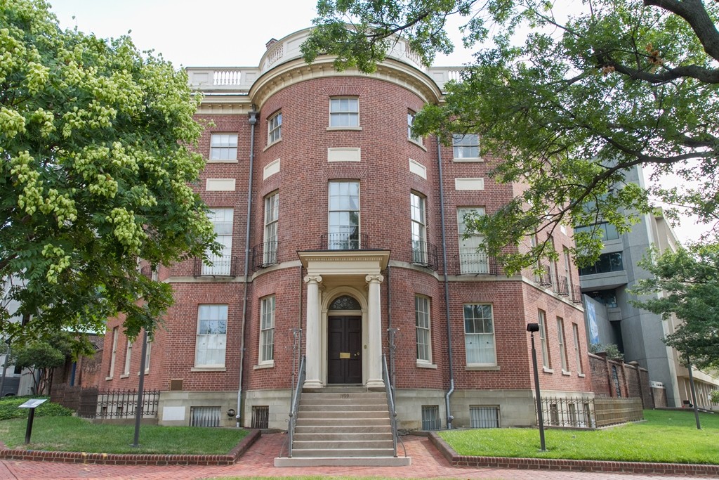 octagon house